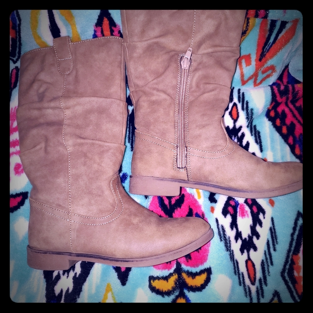 Girls boots
